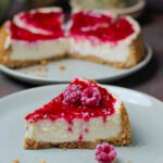 Domine o Autêntico Cheesecake NY Aprenda a Assar Sem Rachaduras com Base Amanteigada dos Deuses e Calda de Frutas Vermelhas!